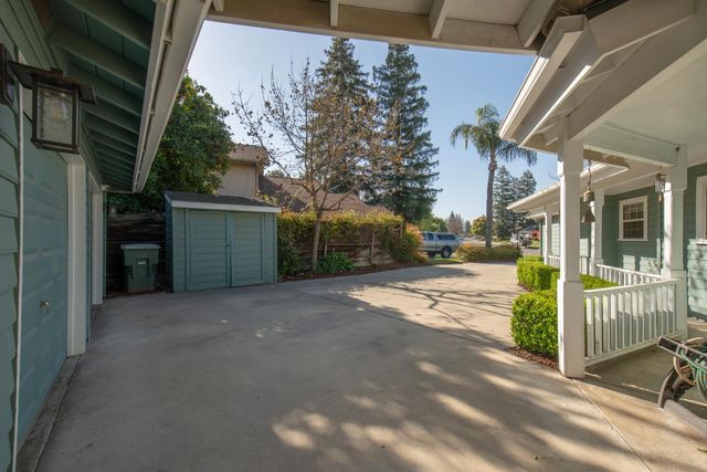 3900 W Allen Court, Visalia, CA 93291