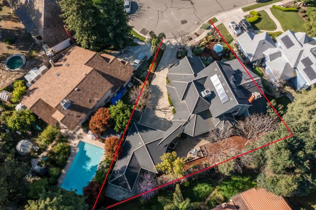 3900 W Allen Court, Visalia, CA 93291