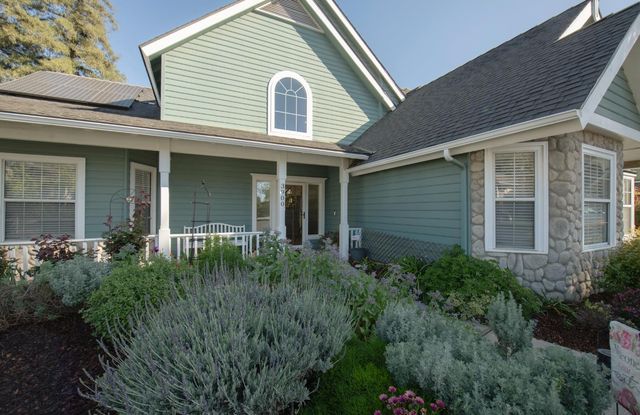 3900 W Allen Court, Visalia, CA 93291