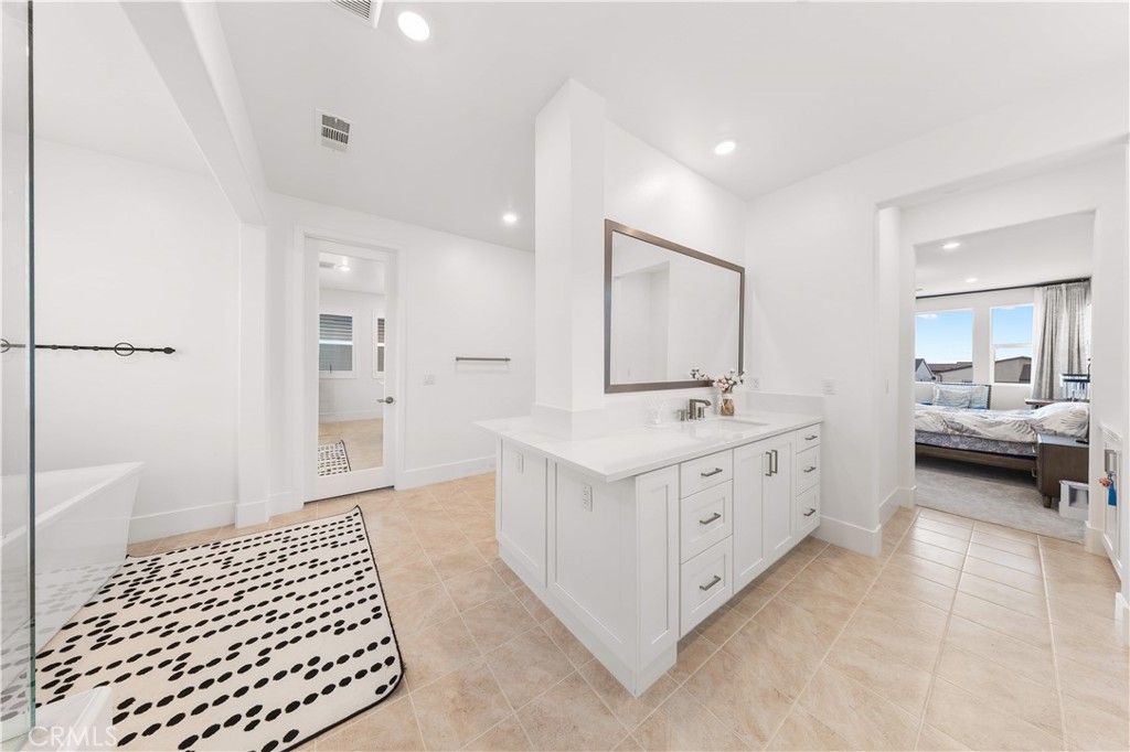 Image 34 of property listing at 262 Sora, Irvine, CA 92618