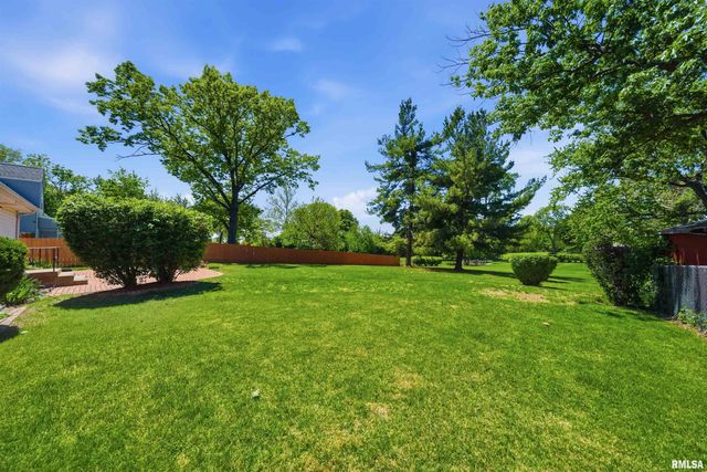 5203 N SHERIDAN Road, Peoria, IL 61614