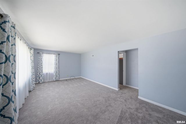 5203 N SHERIDAN Road, Peoria, IL 61614
