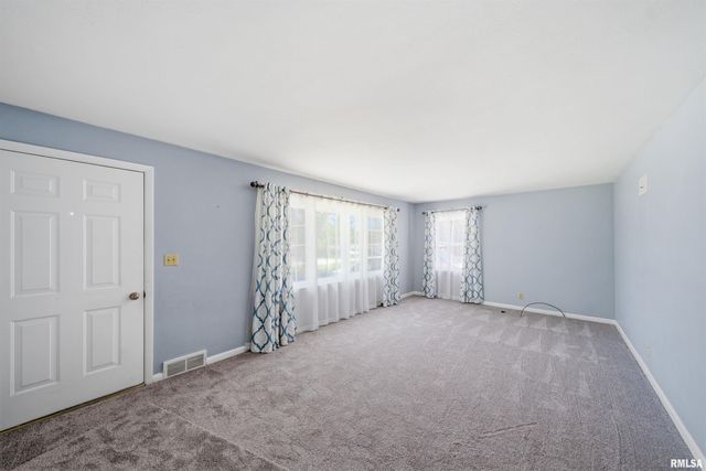 5203 N SHERIDAN Road, Peoria, IL 61614