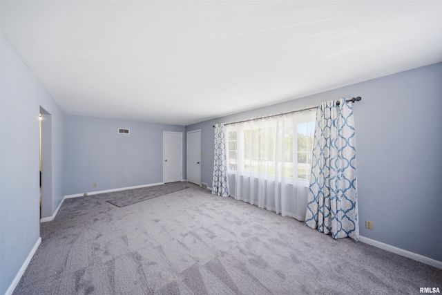 5203 N SHERIDAN Road, Peoria, IL 61614
