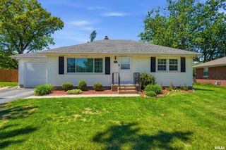 5203 N SHERIDAN Road, Peoria, IL 61614