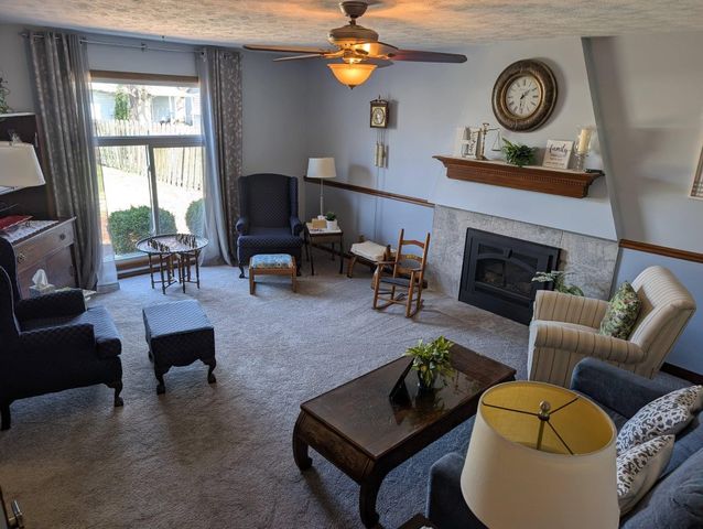 815 Mike Dr, Salina, KS 67401