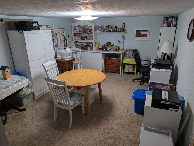 815 Mike Dr, Salina, KS 67401