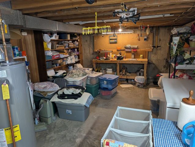 815 Mike Dr, Salina, KS 67401