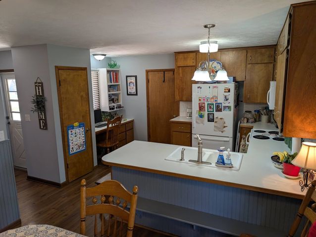 815 Mike Dr, Salina, KS 67401