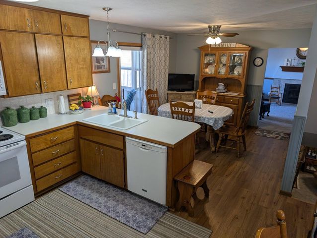 815 Mike Dr, Salina, KS 67401