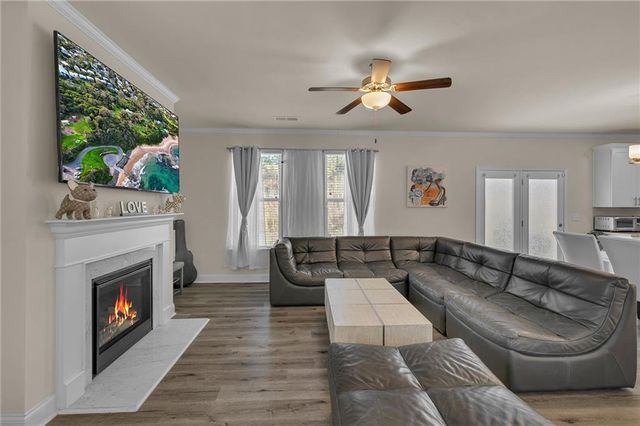 210 Hellen Valley Drive, Braselton, GA 30517