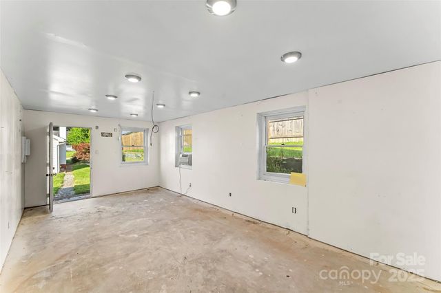 70 First Street, Canton, NC 28716