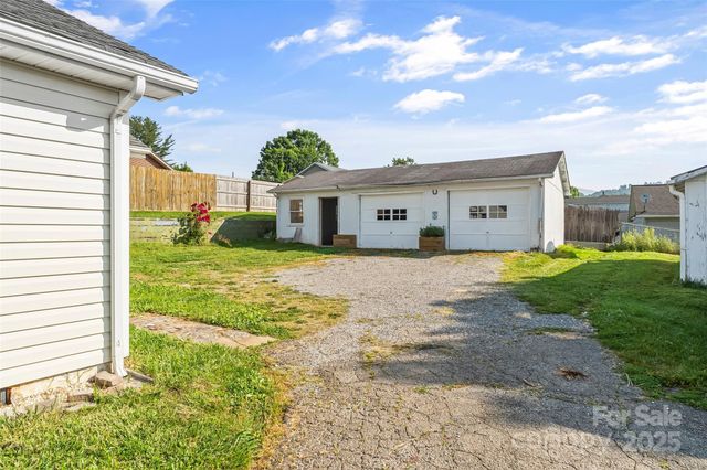 70 First Street, Canton, NC 28716