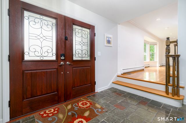 44 Newfield Court, Stamford, CT 06905