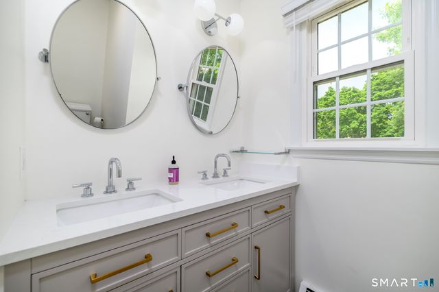 44 Newfield Court, Stamford, CT 06905