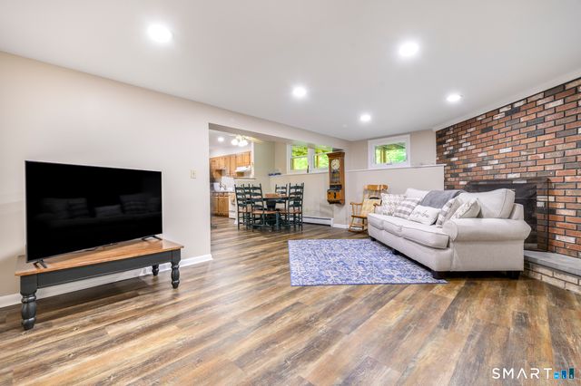 44 Newfield Court, Stamford, CT 06905