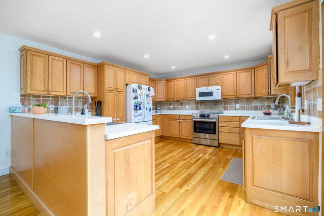 44 Newfield Court, Stamford, CT 06905