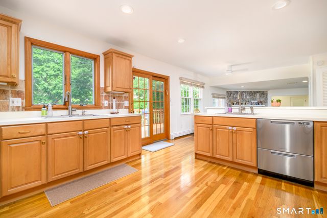 44 Newfield Court, Stamford, CT 06905