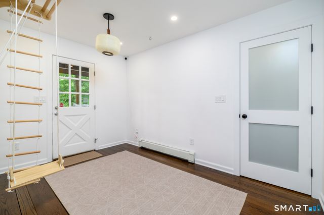 44 Newfield Court, Stamford, CT 06905