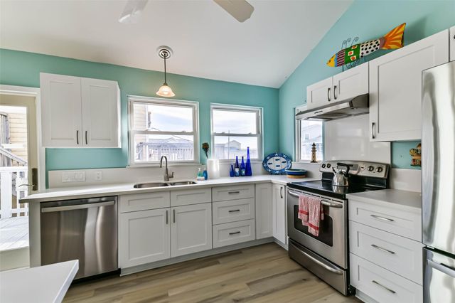 4212 Vista Road, Galveston, TX 77554