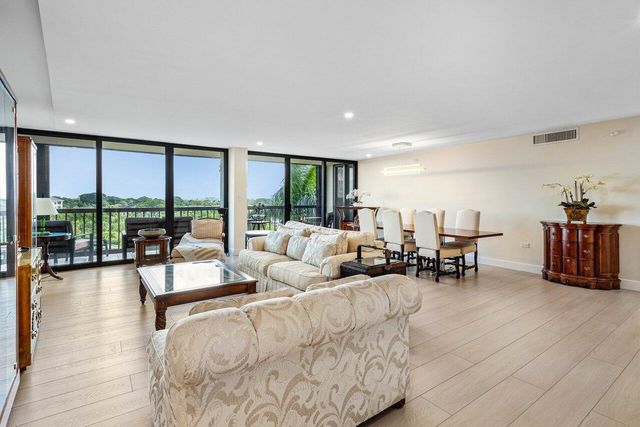2450 Presidential Way 607, West Palm Beach, FL 33401
