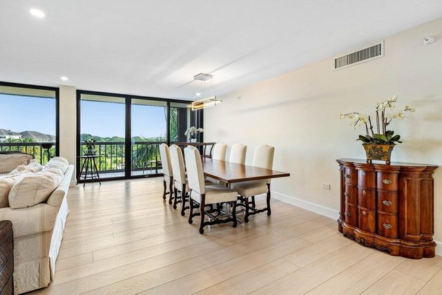 2450 Presidential Way 607, West Palm Beach, FL 33401