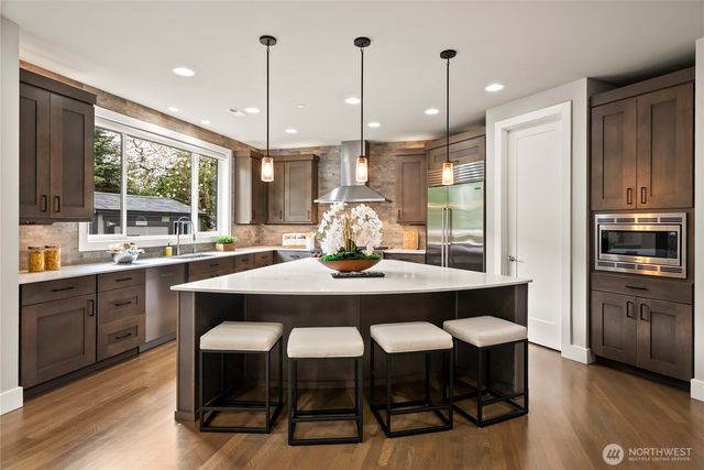 10933 NE 60th Street, Kirkland, WA 98033