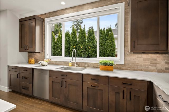 10933 NE 60th Street, Kirkland, WA 98033