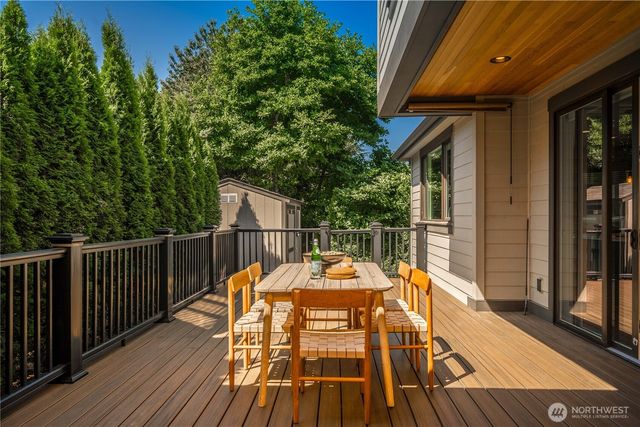 10933 NE 60th Street, Kirkland, WA 98033