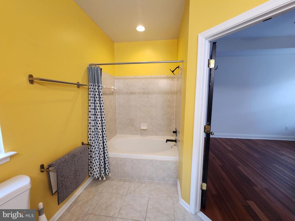 Image 11 of property listing at 127 ALBEMARLE ST #36, Baltimore, MD 21202