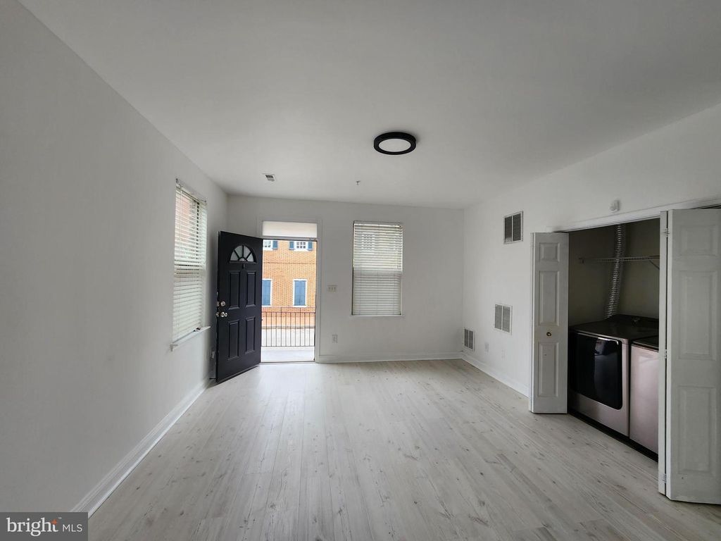 Image 5 of property listing at 127 ALBEMARLE ST #36, Baltimore, MD 21202