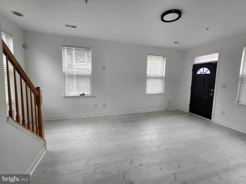 Image 7 of property listing at 127 ALBEMARLE ST #36, Baltimore, MD 21202