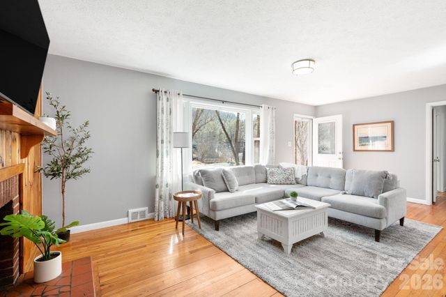 3 Valley Lane, Asheville, NC 28804