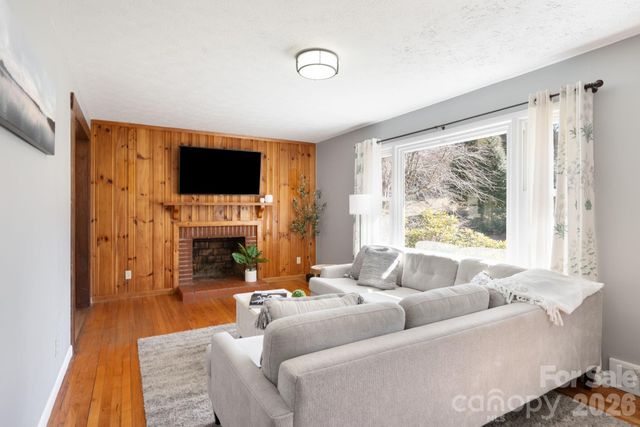 3 Valley Lane, Asheville, NC 28804