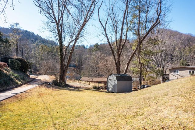 3 Valley Lane, Asheville, NC 28804