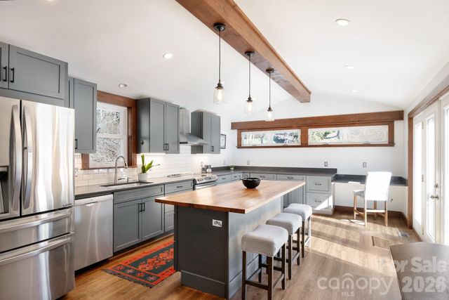 3 Valley Lane, Asheville, NC 28804