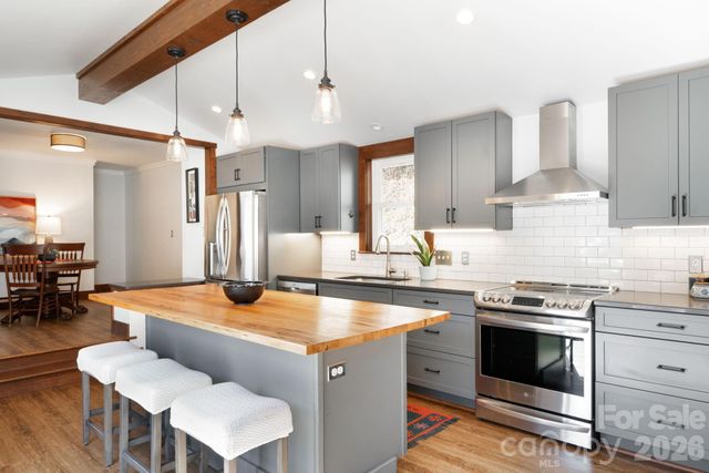 3 Valley Lane, Asheville, NC 28804