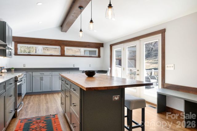 3 Valley Lane, Asheville, NC 28804