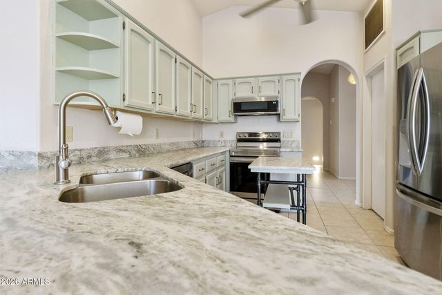 10729 E COOPERS HAWK Drive, Sun Lakes, AZ 85248