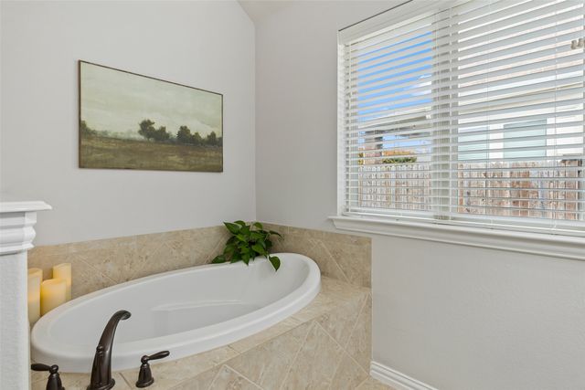 1046 Finsbury Lane, Forney, TX 75126