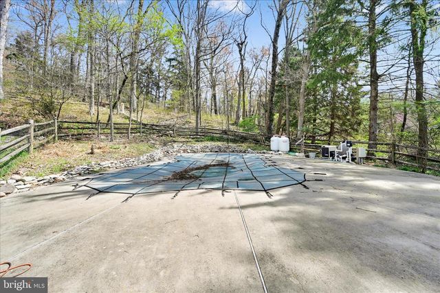 203 WINDING WAY, Wernersville, PA 19565