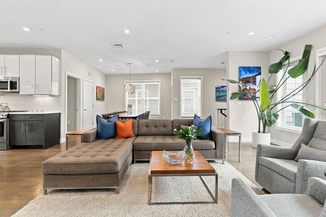 8 Baker Ct 4, Boston, MA 02125