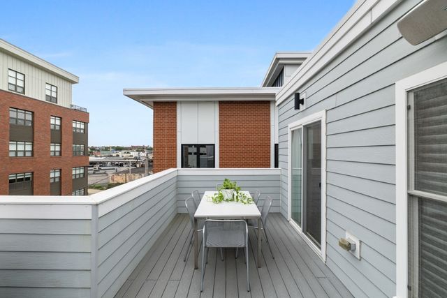 8 Baker Ct 4, Boston, MA 02125