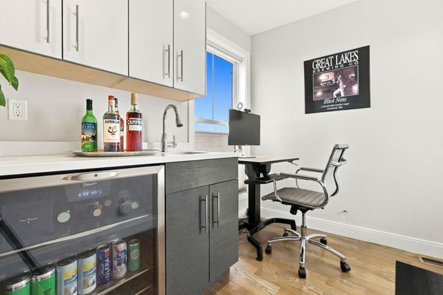 8 Baker Ct 4, Boston, MA 02125