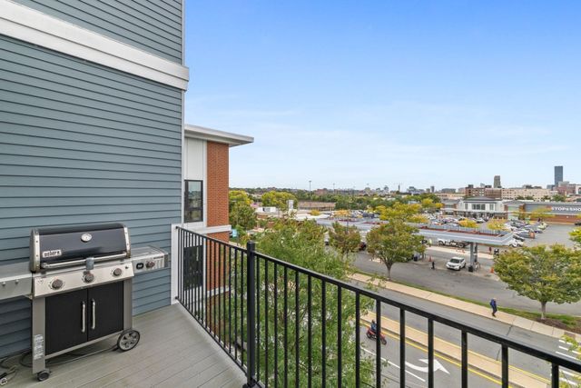 8 Baker Ct 4, Boston, MA 02125