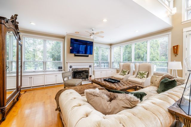101 S Spring Avenue, La Grange, IL 60525