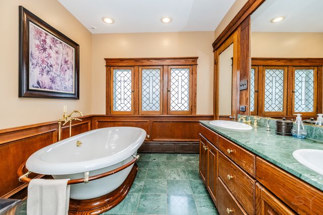 101 S Spring Avenue, La Grange, IL 60525