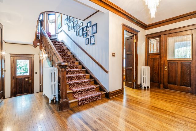 101 S Spring Avenue, La Grange, IL 60525