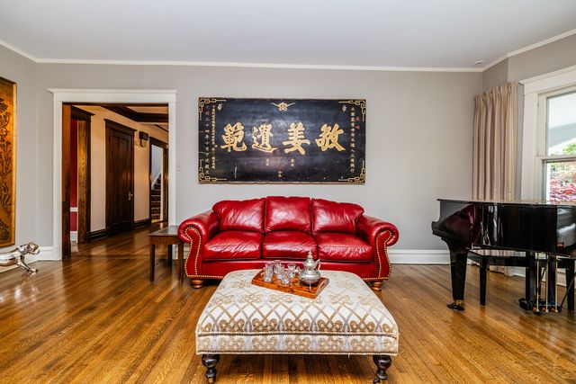 101 S Spring Avenue, La Grange, IL 60525