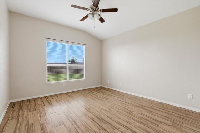 10707 Mocker Nut Street, Baytown, TX 77523